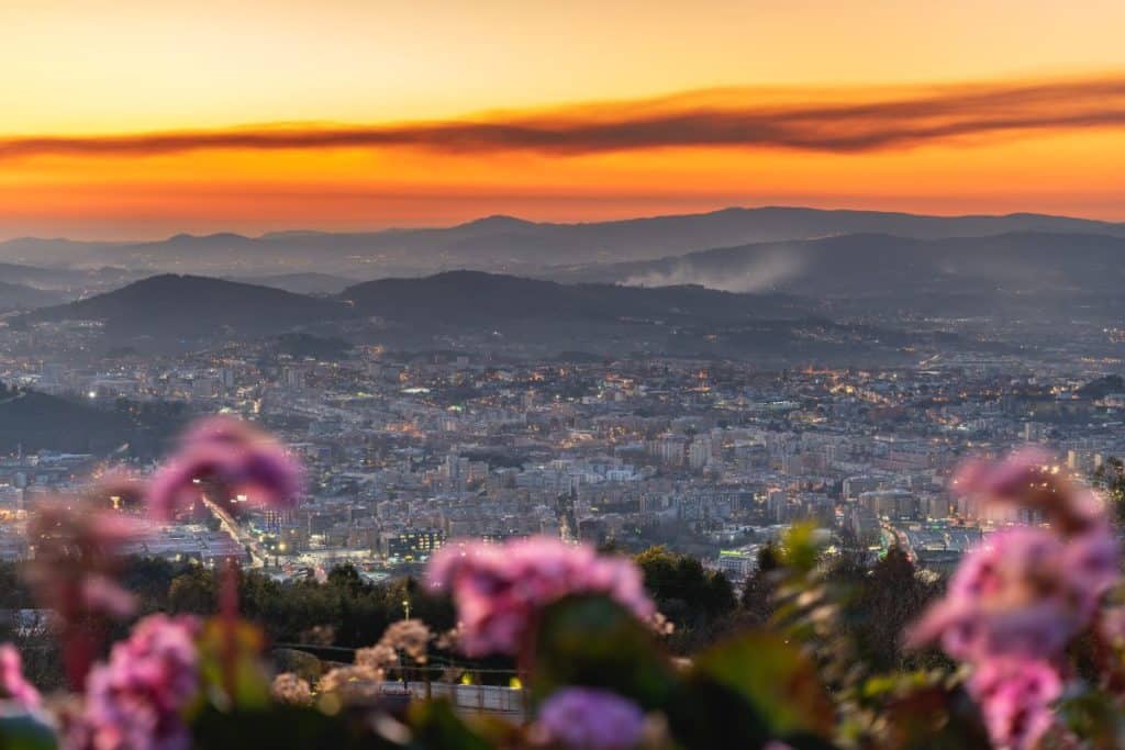 Vista para a cidade de Braga, onde há muitos motivos para visitar