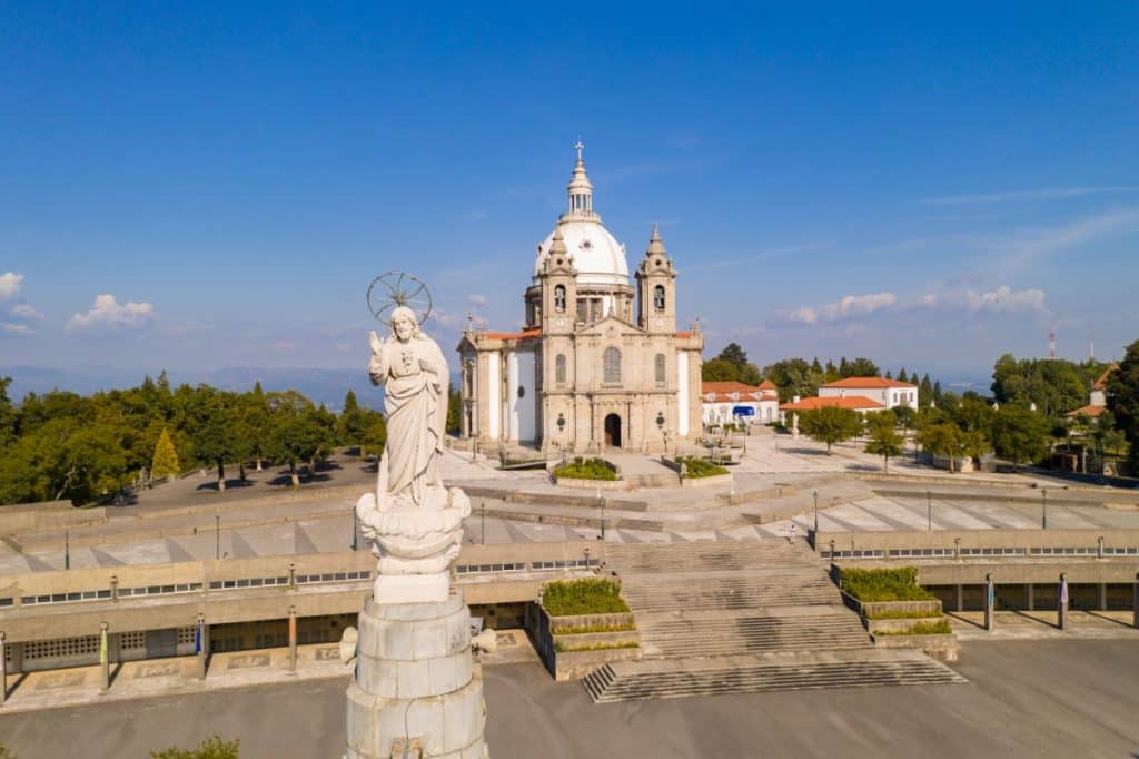 Vista aérea para o Santuário do Sameiro, uma das atrações para visitar no concelho de Braga