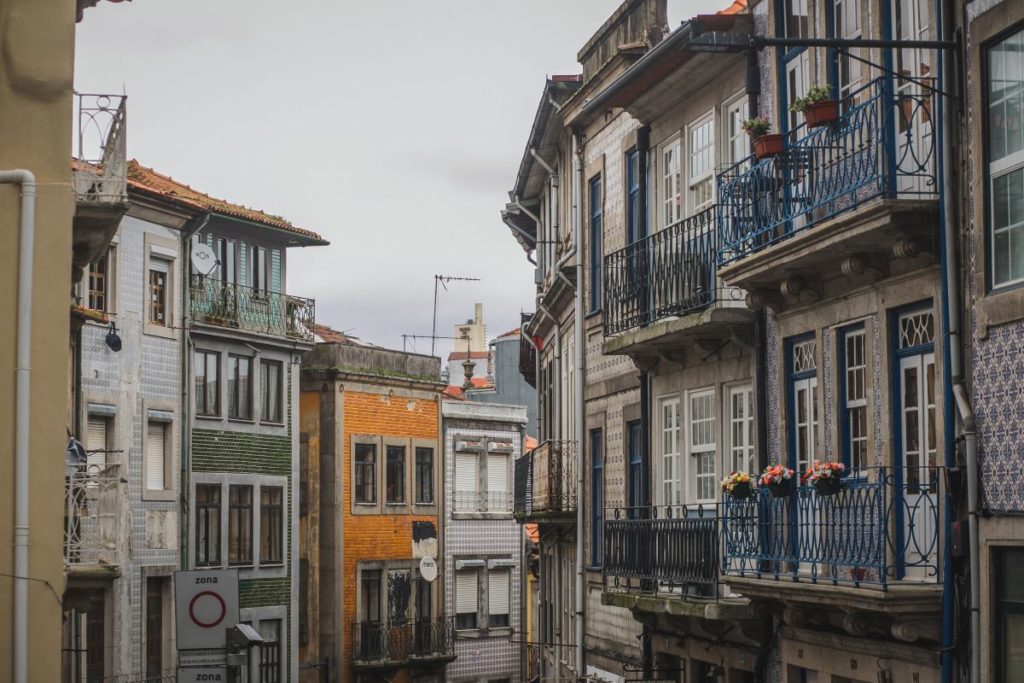Vista para a Rua dos Caldeireiros, no Porto