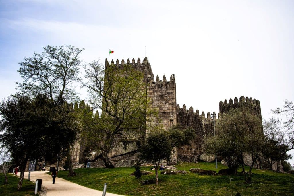 Vista para o Castelo de Guimarães, um dos muitos motivos para visitar a cidade
