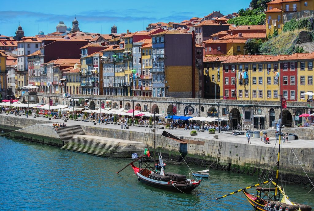 Há muitas e boas músicas sobre o Porto que nos enchem o coração