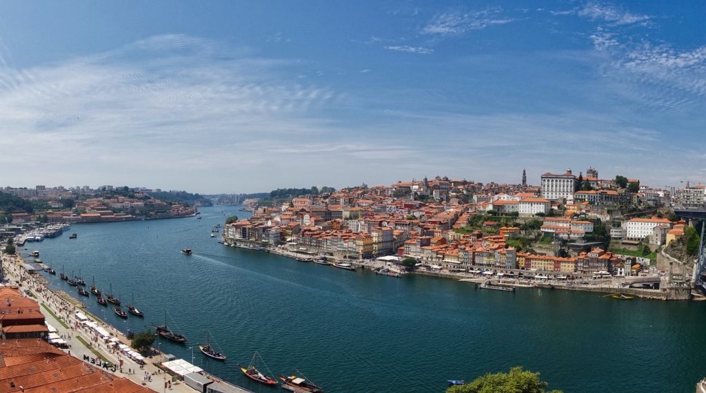 Sabes qual é a rua mais extensa da cidade do Porto?