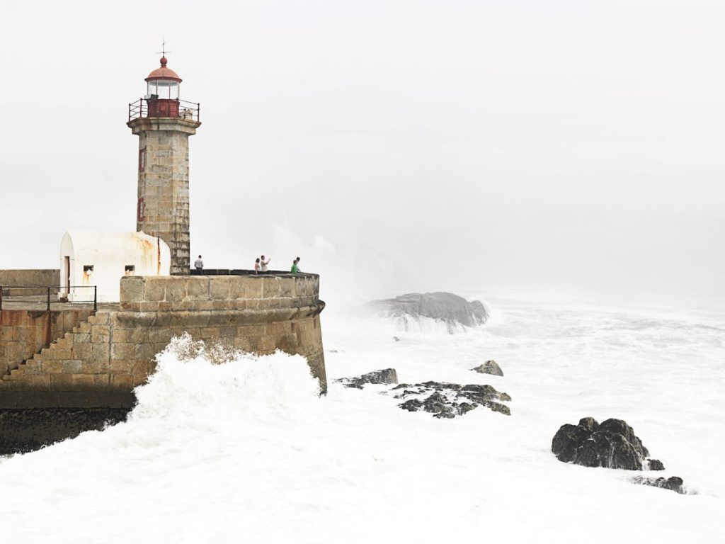 O Porto é um distritos sob aviso laranja até quarta-feira devido à agitação marítima