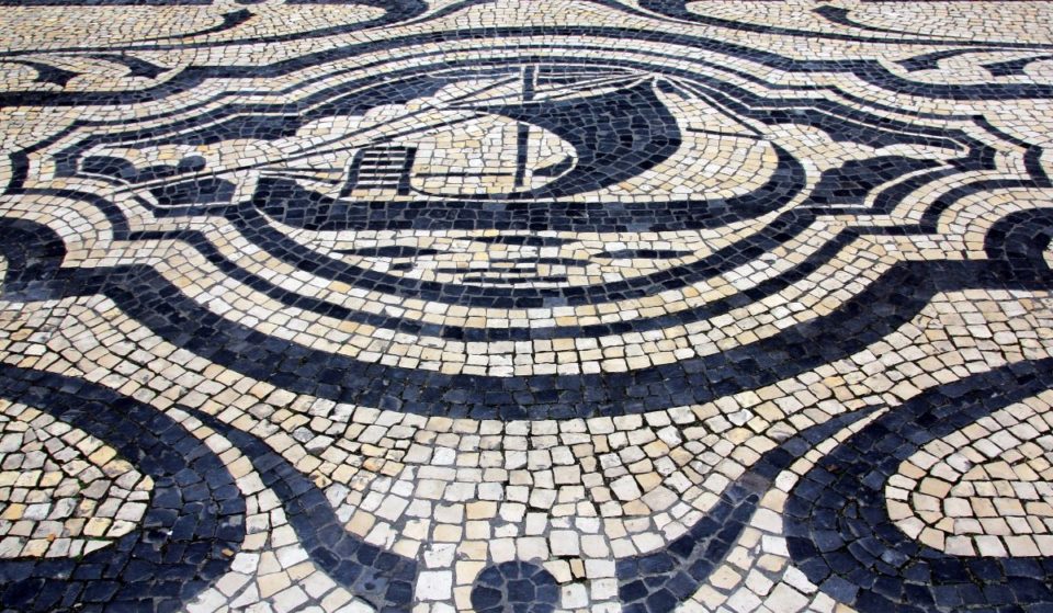 Conheces a história da calçada portuguesa e dos calceteiros no Porto?