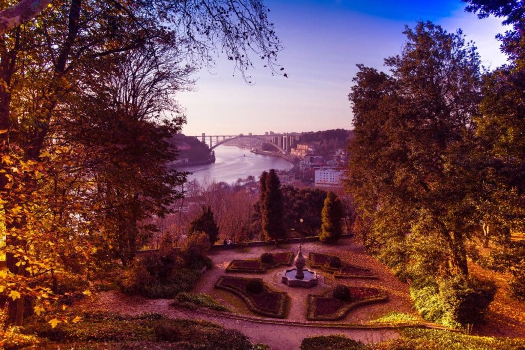 O Porto no outono ganha um encanto especial, com as muitas cores que invadem os parques e cantos da cidade