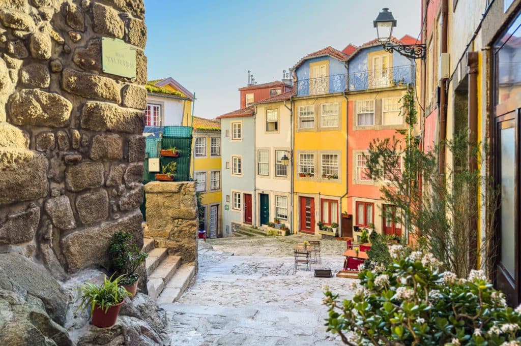 O Largo da Pena Ventosa é uma das ruas e ou praças mais típicas e bonitas do Porto
