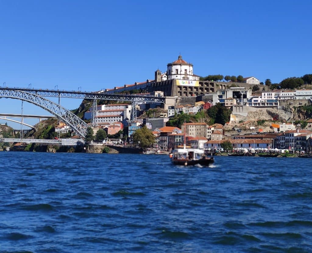 Fazer o cruzeiro das seis pontes é uma das atividades obrigatórias no Porto pelo menos uma vez na vida