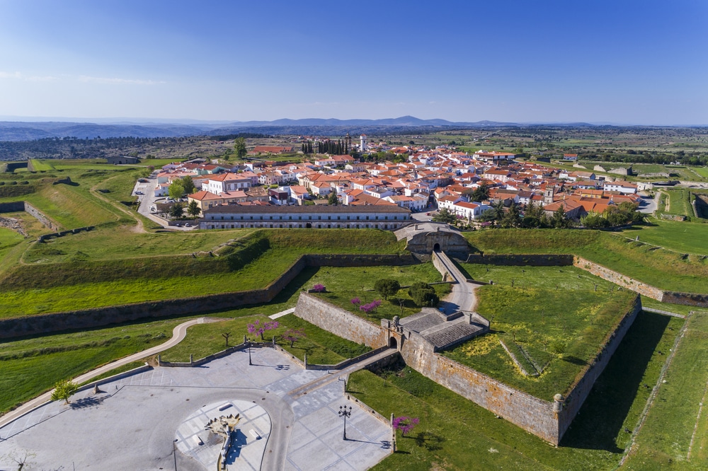Aldeia é uma das 12 Aldeias Históricas de Portugal.