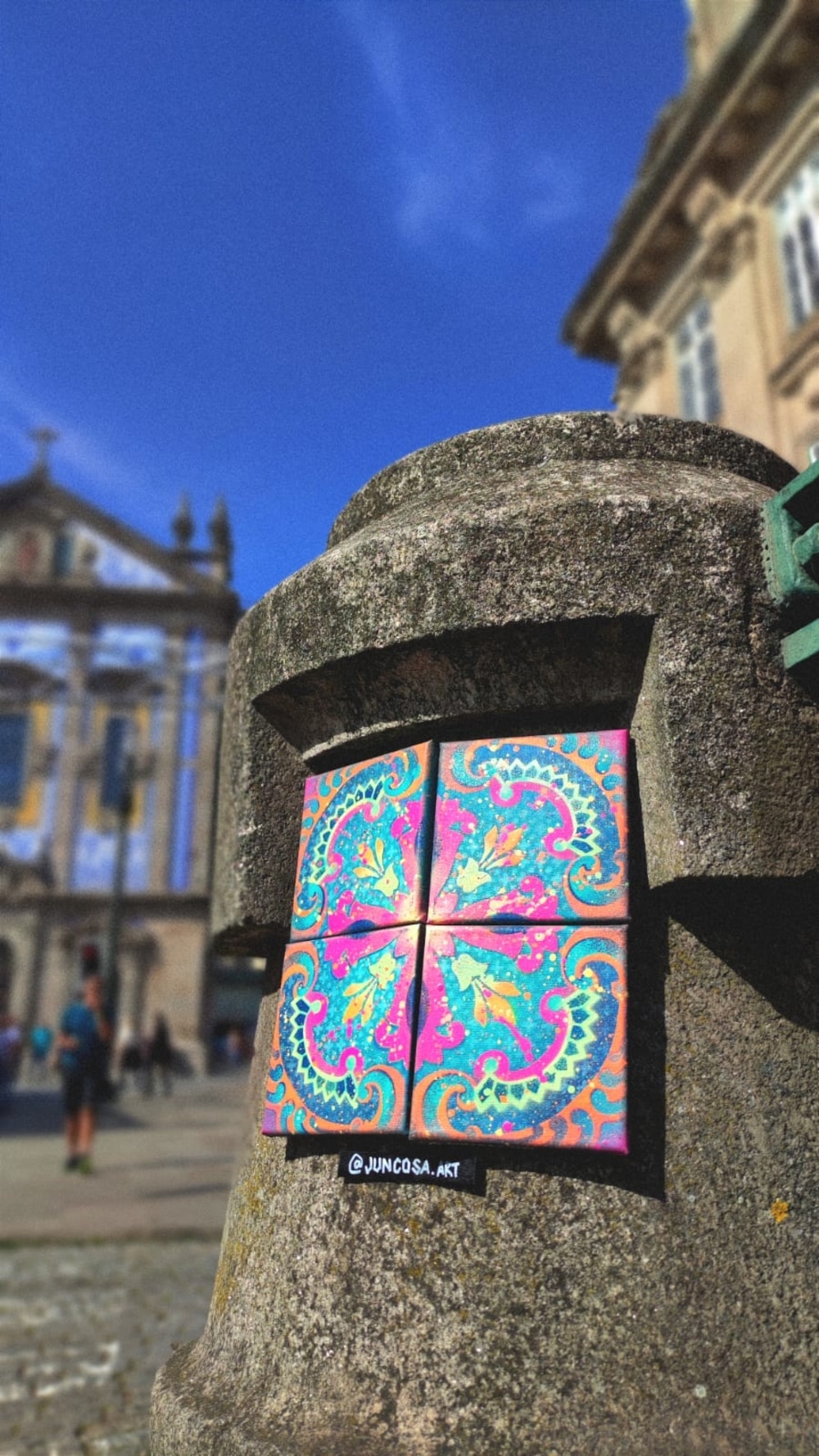 @juncosa.art espalhou vários "azulejos" pelo Porto, se encontrares algum passa a ser teu