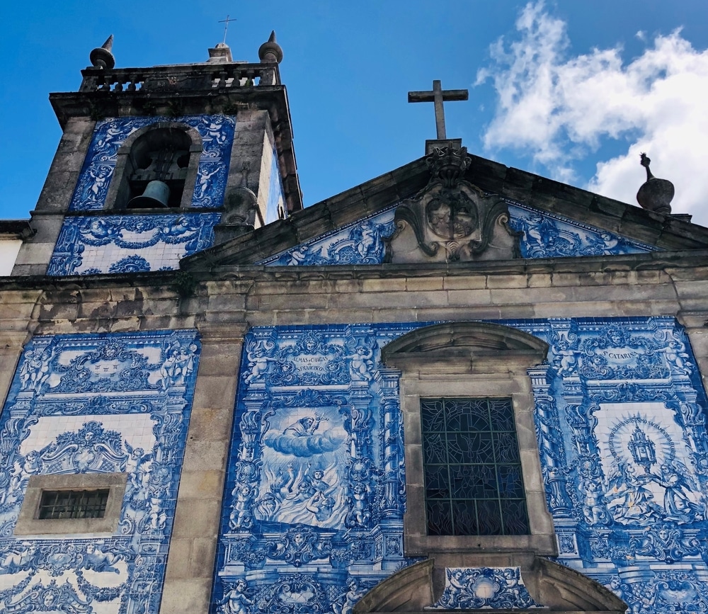 A Capela das Almas é um dos edifícios mais instagramáveis do Porto