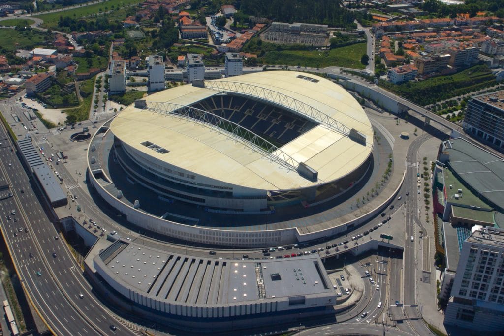 Vista aérea para o Estádio do Dragão, casa do FC Porto campeão nacional 2021/2022