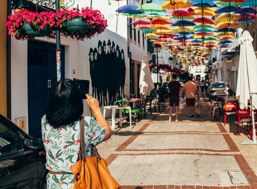 Águeda é uma cidade do distrito de Aveiro, sendo conhecida pelos seus guarda-chuvas coloridos espalhados por toda a parte