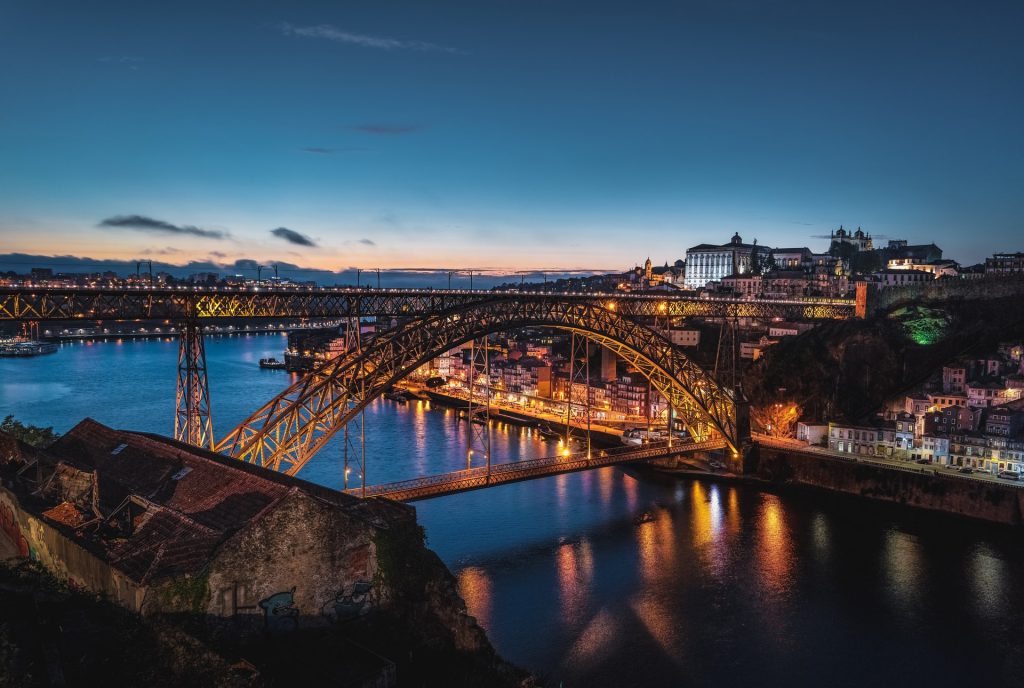 A Ponte Luís I é uma das mais icónicas e instagramáveis do Porto