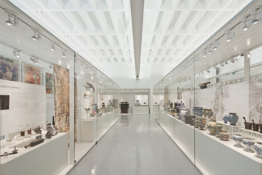 A coleção do Museu da Farmácia do Porto permite-te viajar pelo mundo inteiro