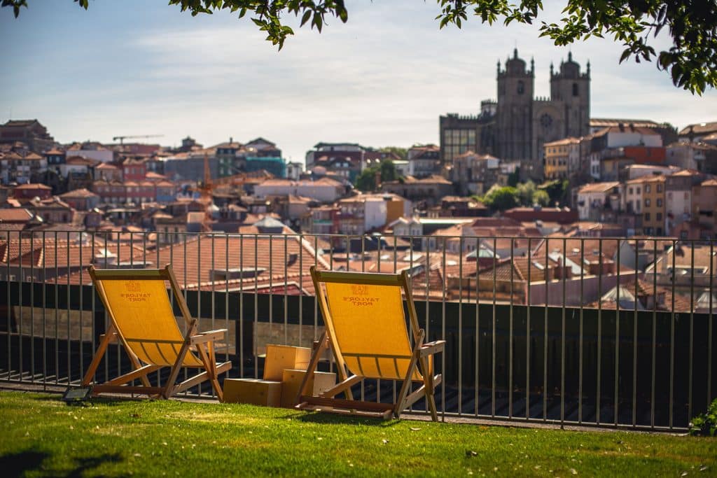 Em julho, há várias festas e eventos com música ao vivo no Rooftop Flores, no Porto