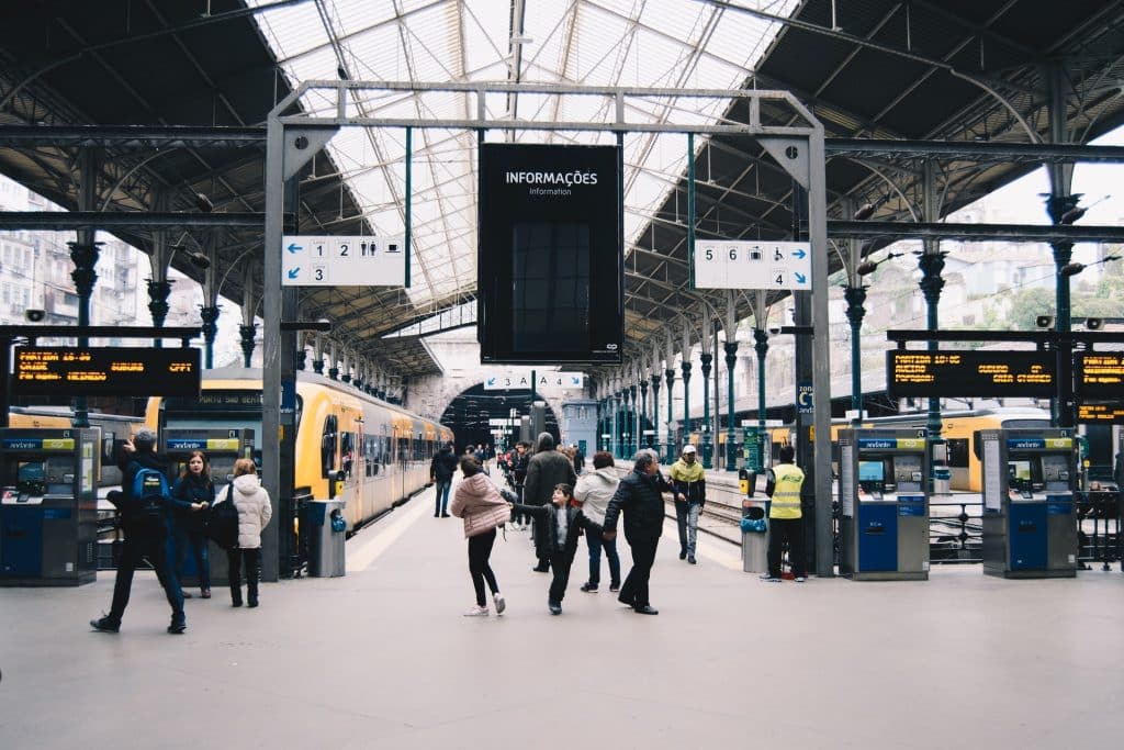 A Estação de São Bento é ponto de partida e chegada de muitos passageiros e turistas