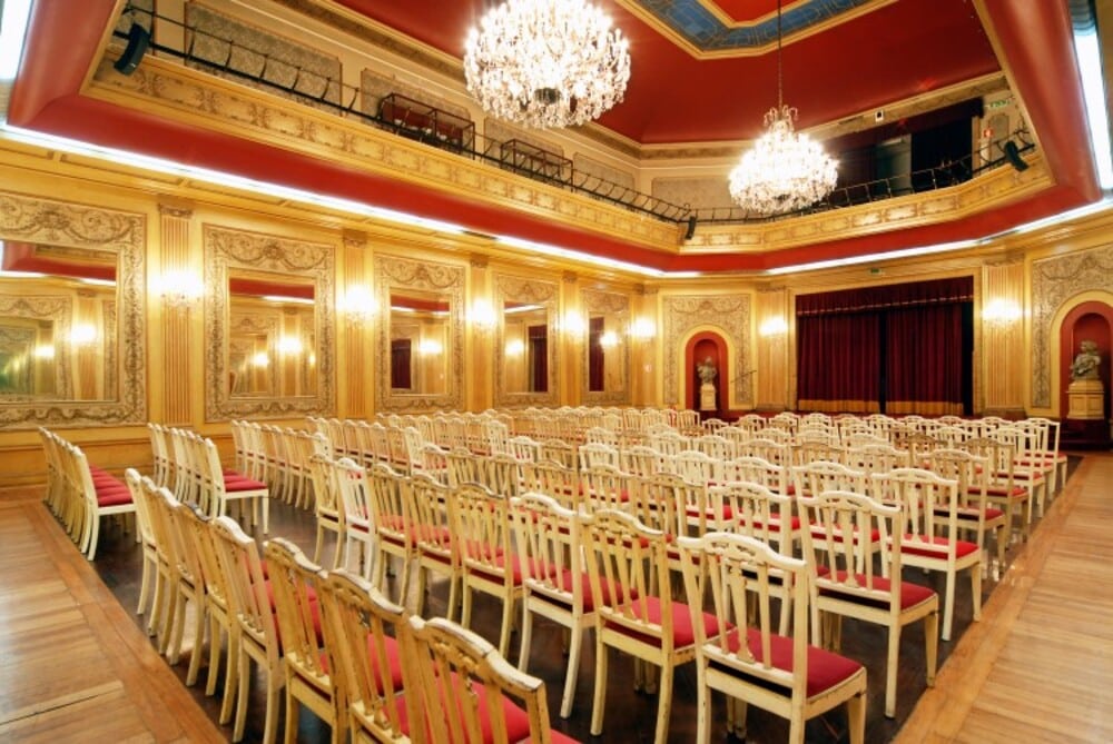 O Ateneu Comercial do Porto recebe com frequência a realização de concertos Candlelight