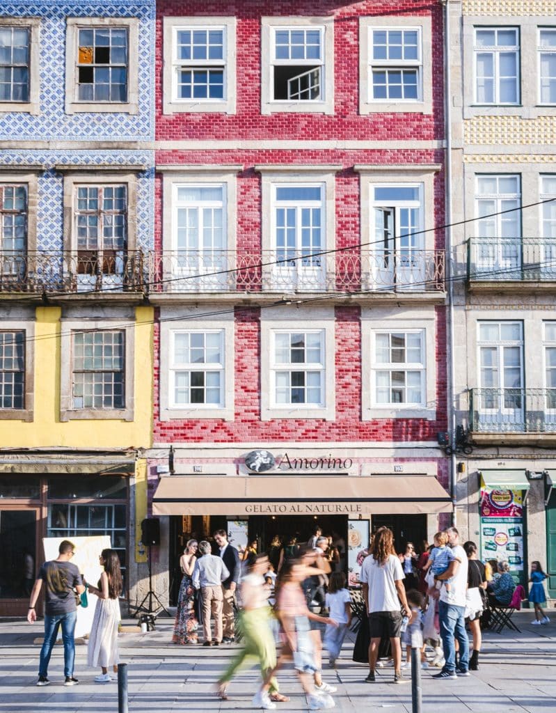 Há um novo espaço da famosa gelataria Amorino no Porto junto à Torre dos Clérigos