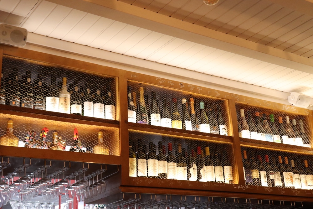 Há 131 referências de vinho a copo nesta taberna galega