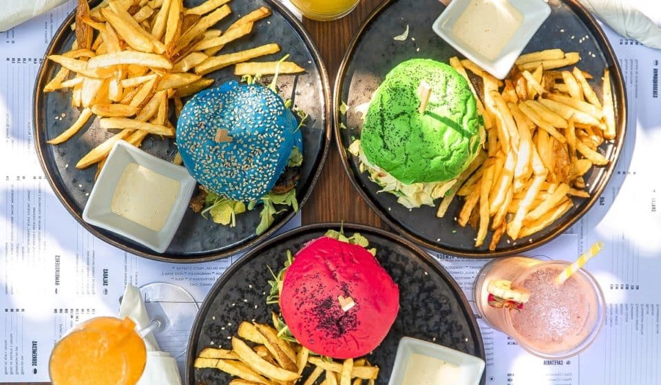 Há hambúrgueres (muito) instagramáveis e novas sobremesas no Jardim Secreto