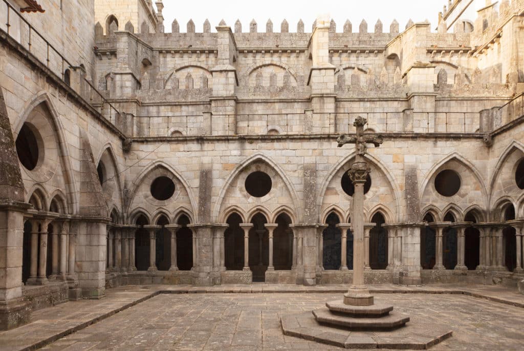 Vista para o incrível claustro gótico da Catedral do Porto