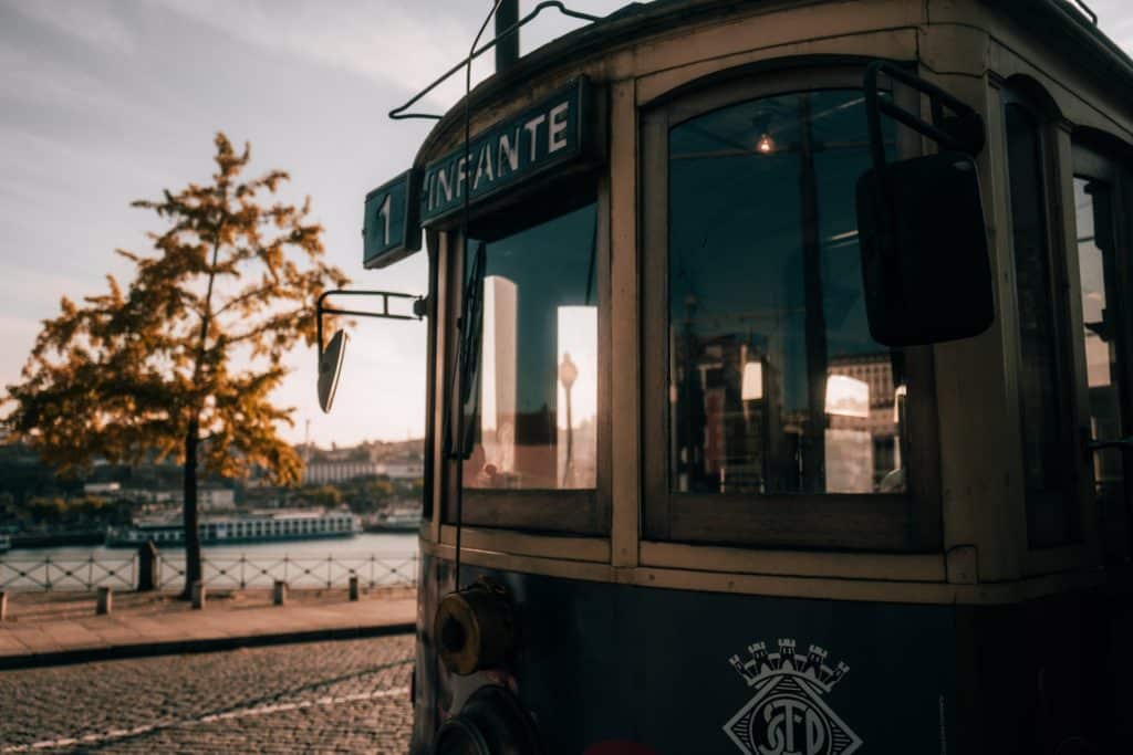 Os elétricos do Porto impressionam portuenses, portugueses e estrangeiros