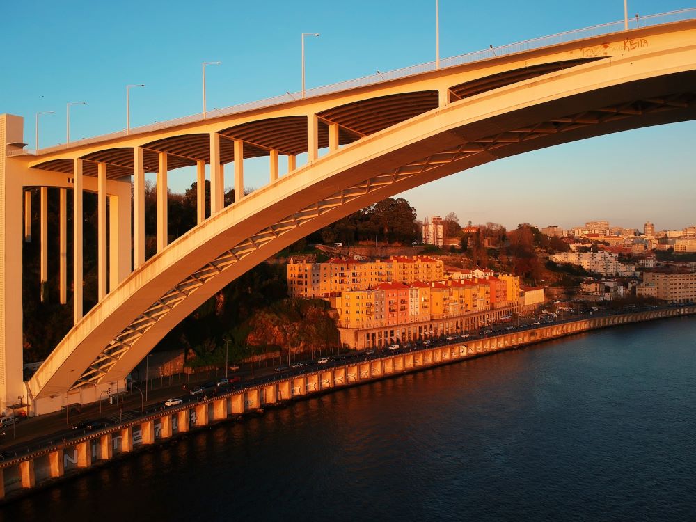 Vista para a Ponte da Arrábida, uma das mais emblemáticas do Porto