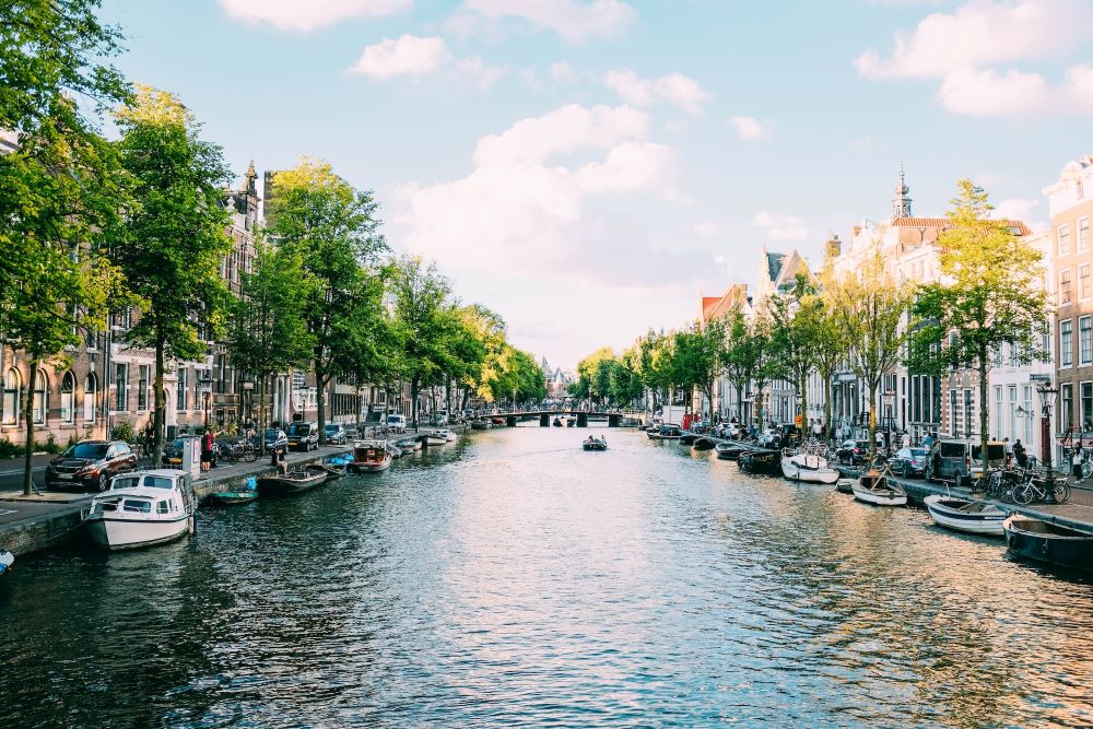 Vista para Amesterdão, uma das cidades mais conhecidas da Europa