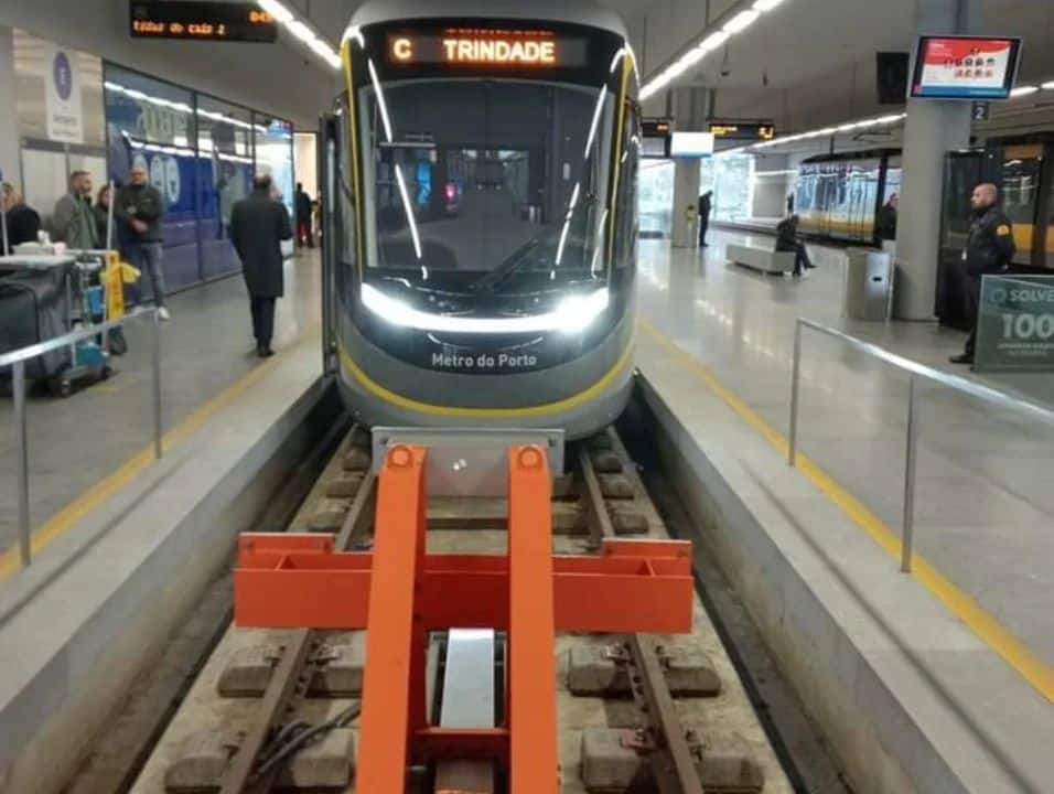 O Metro do Porto já apresentou a primeira de várias novas carruagens