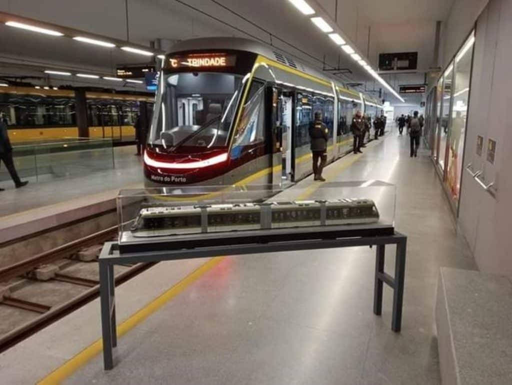 O Metro do Porto já apresentou a primeira de várias novas carruagens