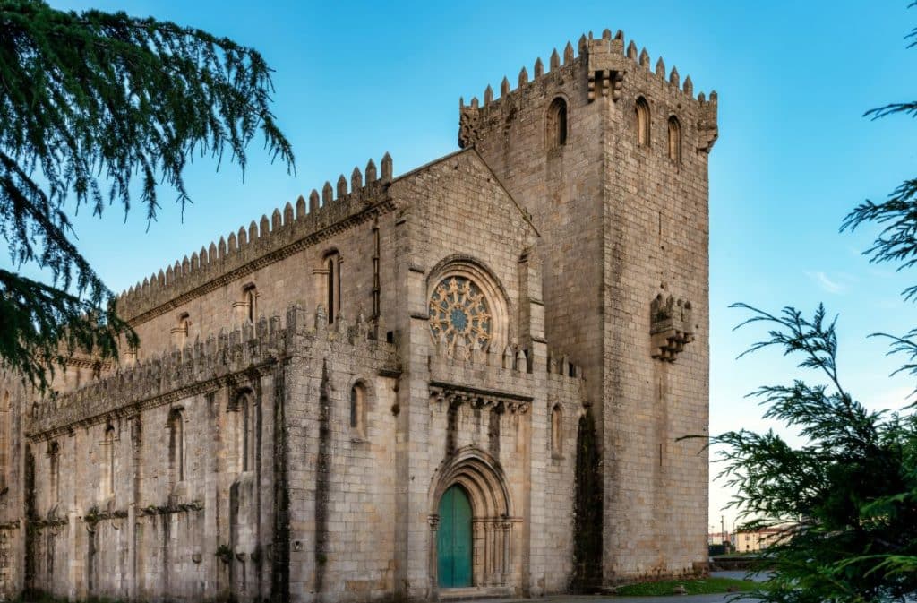 O Mosteiro de Leça do Balio acolheu o primeiro casamento romântico da monarquia em Portugal