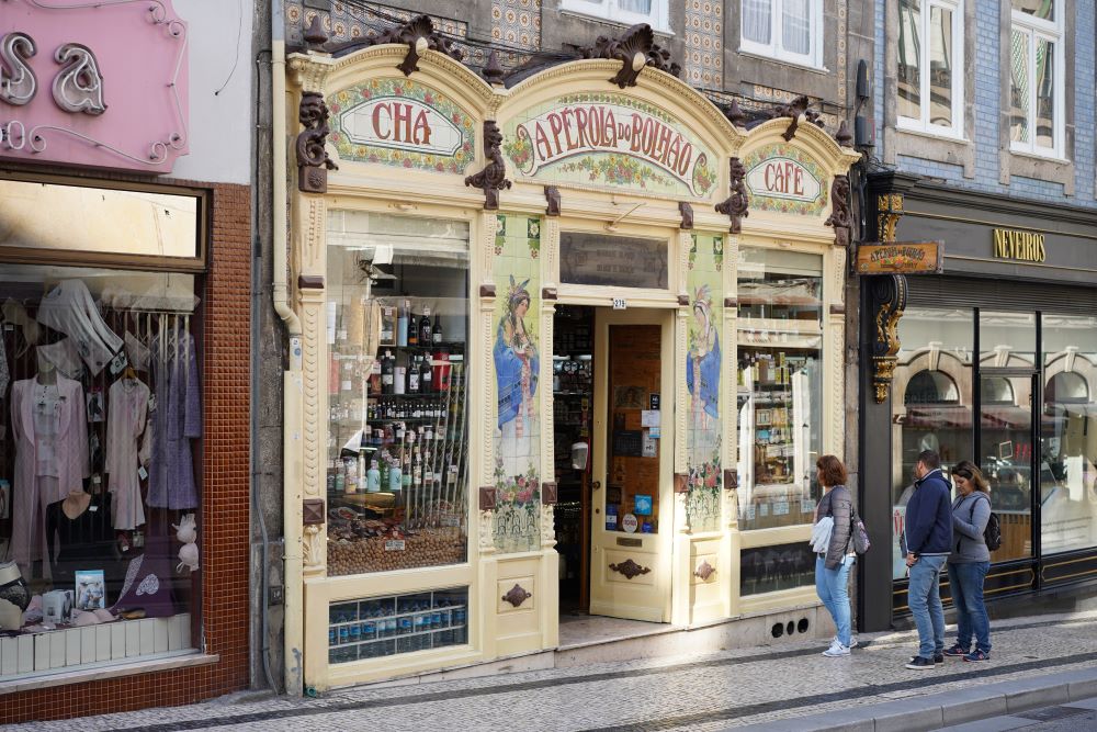 Vista para a Pérola do Bolhão, uma das lojas históricas do Porto