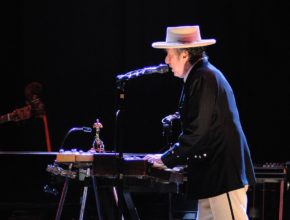 Bob Dylan: lenda da música regressa ao País para concertos no Porto e em Lisboa
