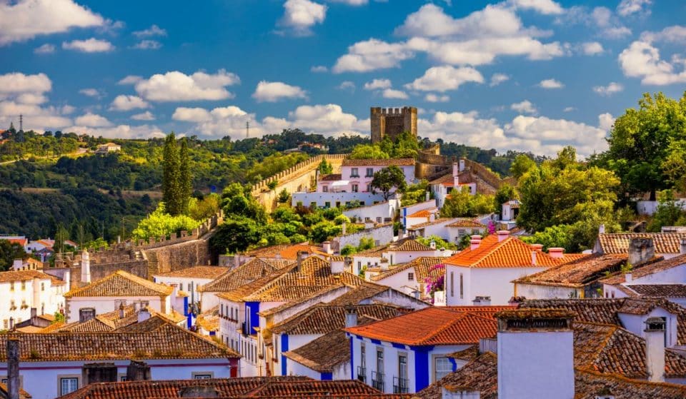 Esta é uma das vilas medievais mais bonitas da Europa e fica a 2 horas do Porto