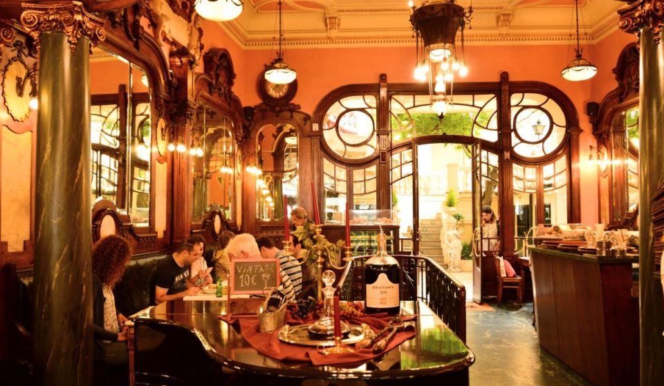 Este café icónico do Porto está entre os mais lendários do mundo para comer sobremesas