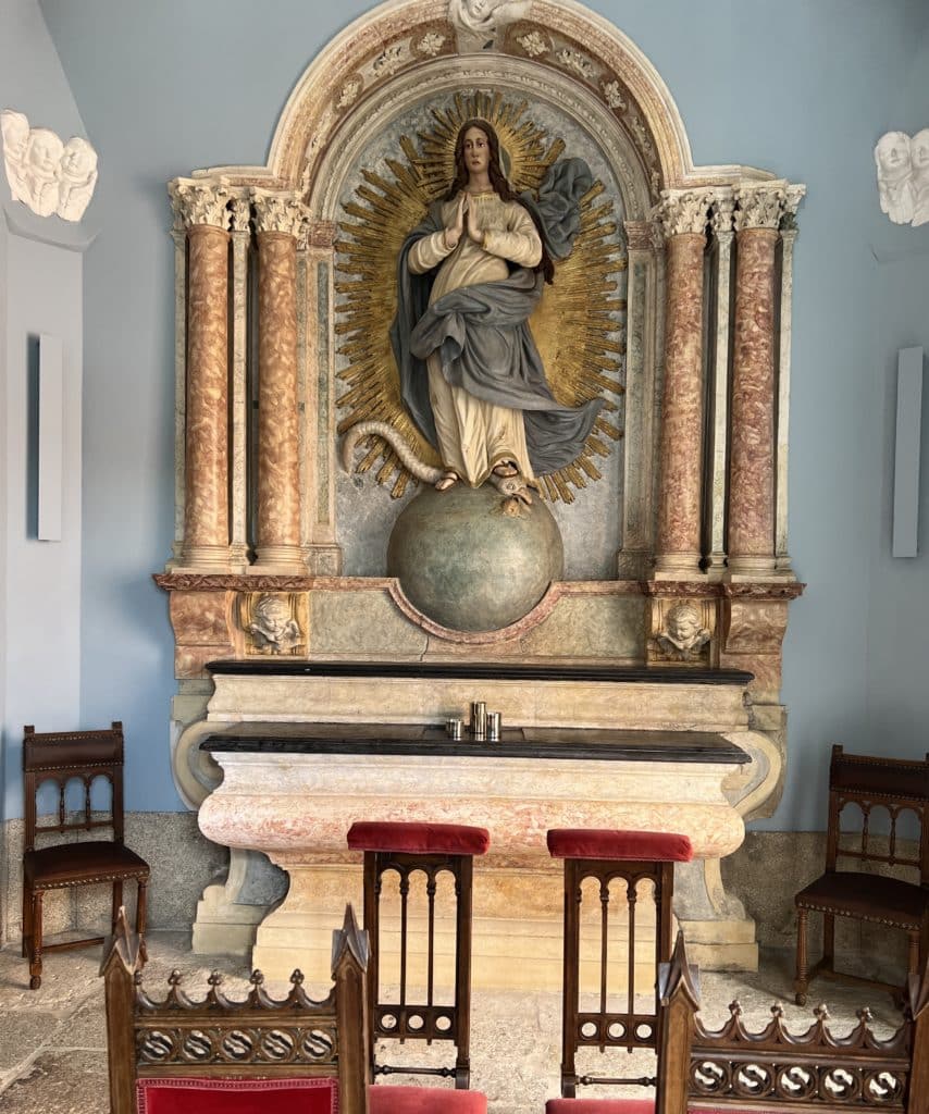 Capela familiar, no interior de um dos monumentos mais bonitos da cidade do Porto