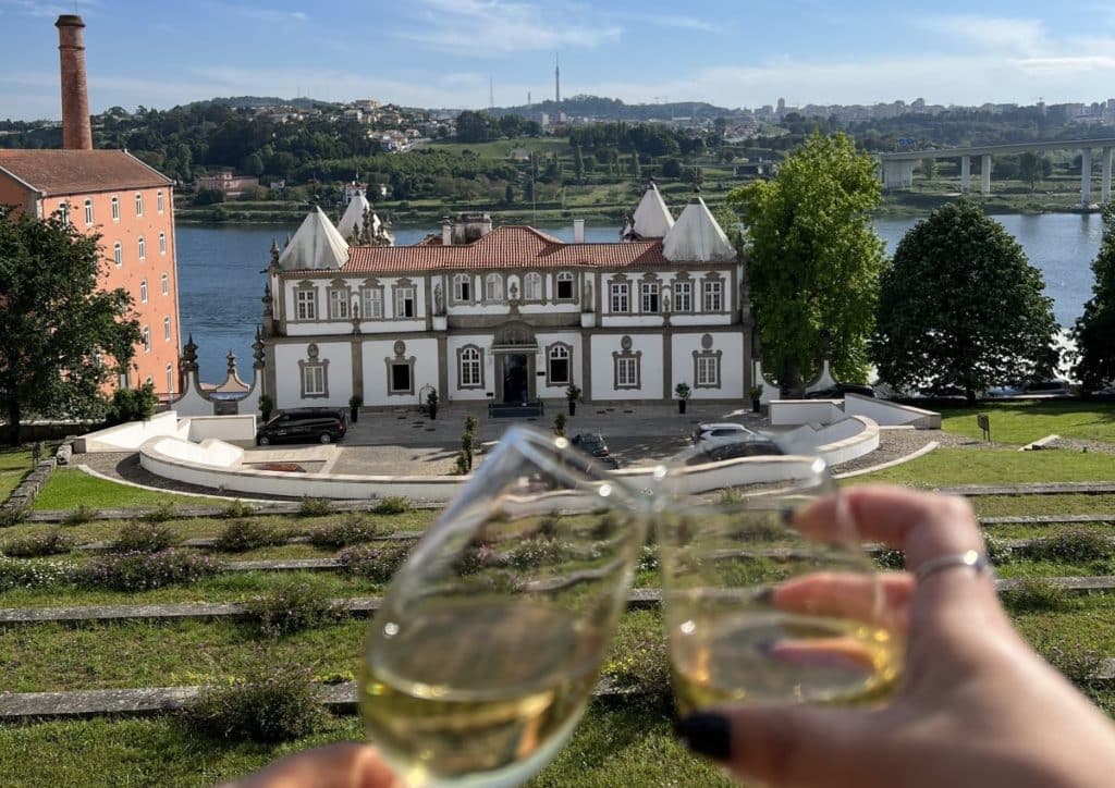 O Pestana Palácio Freixo do Porto é um hotel de luxo, mas é também um monumento nacional situado no Porto