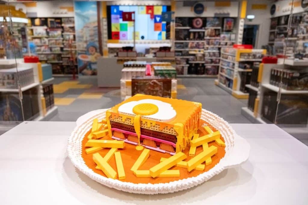 Esta francesinha pesa 6kg e é uma das grandes atrações da nova loja da LEGO, no Grande Porto