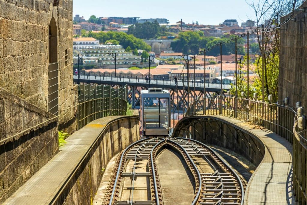 O Funicular dos Guindais não é só um meio de transporte, mas também uma das grandes atrações turísticas da cidade do Porto
